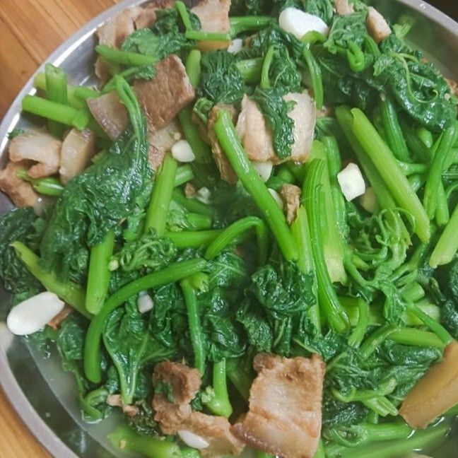 见桌上菜觉被怠慢评论区却一致力挺主人家PG麻将胡了网站入口女子做客广东同事家