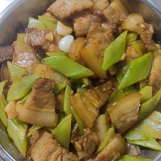 见桌上菜觉被怠慢评论区却一致力挺主人家PG麻将胡了网站入口女子做客广东同事家(图5)