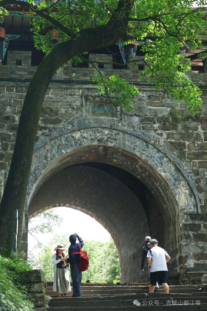 都江堰(吃好玩好这一篇就够了!)PG电子游戏麻将胡了国庆中秋玩转(图1) 都江堰(吃好玩好这一篇就够了!)PG电子游戏麻将胡了国庆中秋玩转(图1)